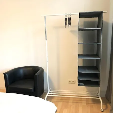 Lime Homes: Kueche, Balkon, Netflix