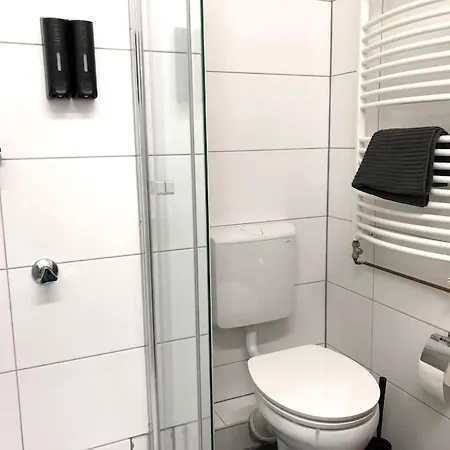 Lime Homes: Kueche, Balkon, Netflix