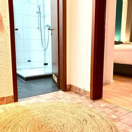 Lime Homes: Kueche, Balkon, Netflix Apartment